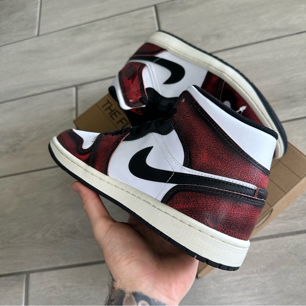 NIKE AIR JORDAN 1 MID BLACK RED WHITE - Picture 3 of 3